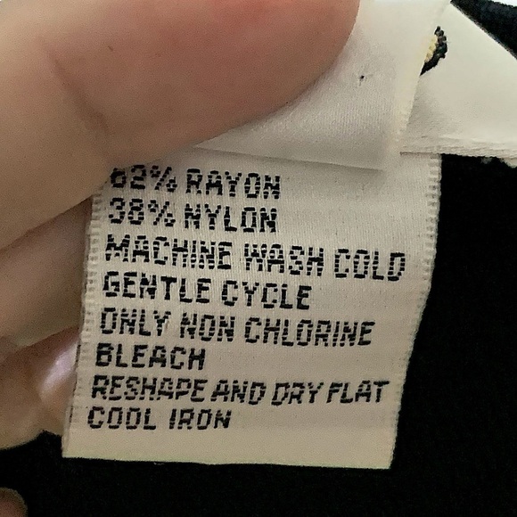 TALBOTS Medium Gauge Black Knit Fitted Top Size Medium - Picture 4 of 4